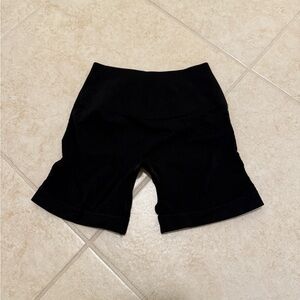 Alphalete amplify contour shorts